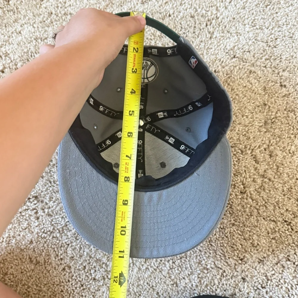 Men’s 9Fifty Milwaukee‎ Bucks Gray Snap Flat Hat Casual Streetwear Sports